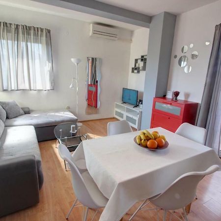 Apartman พูลา ภายนอก รูปภาพ