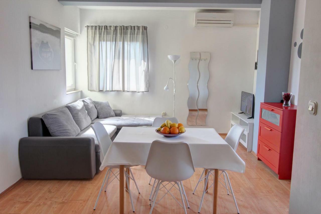 Apartman พูลา ภายนอก รูปภาพ