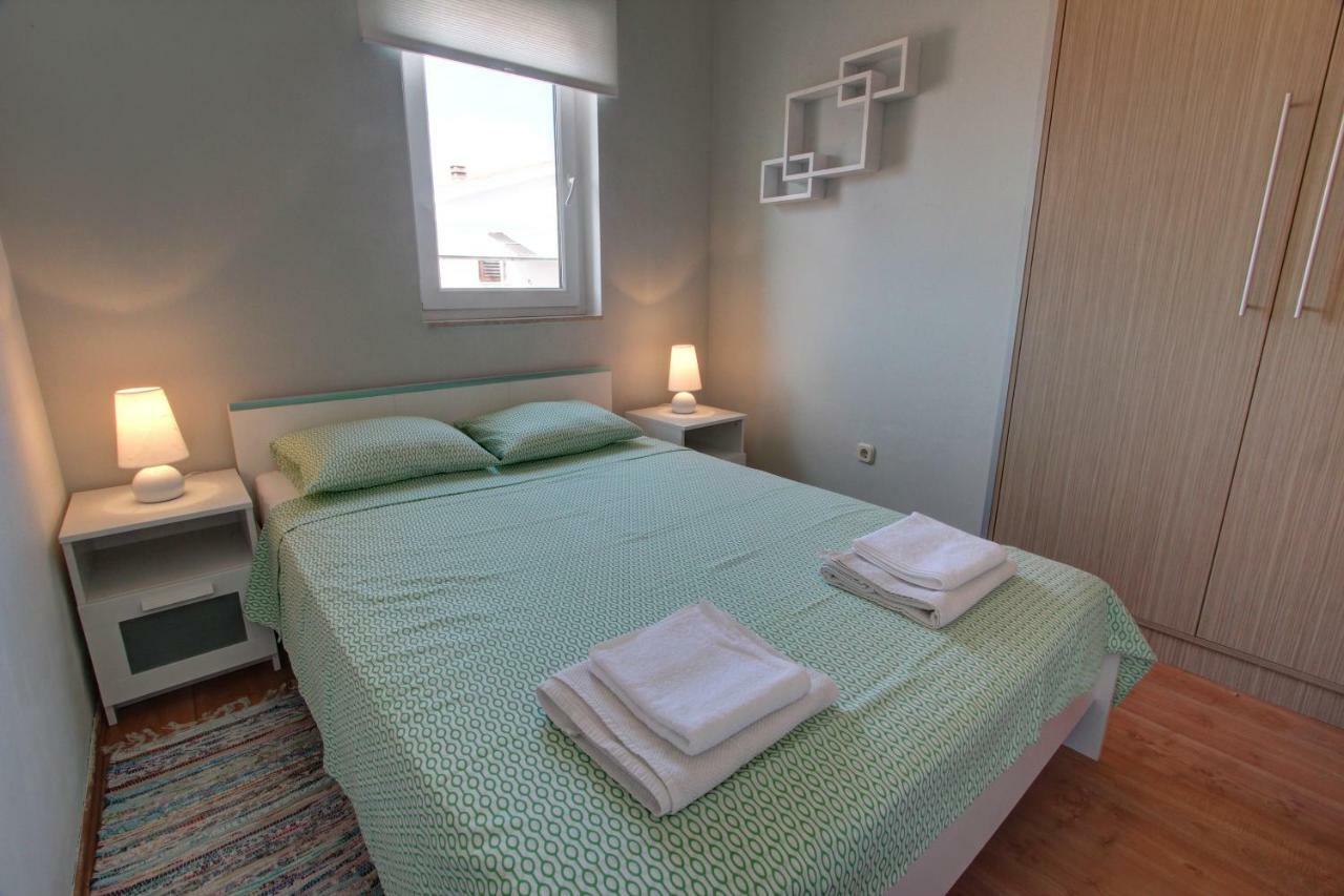 Apartman พูลา ภายนอก รูปภาพ
