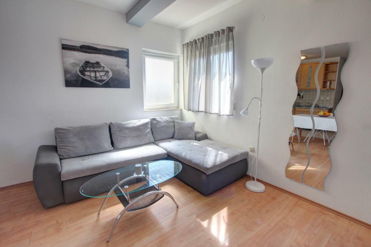 Apartman พูลา ภายนอก รูปภาพ